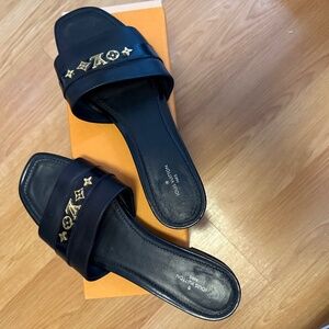 Louis Vuitton slides US sz 9  w Box